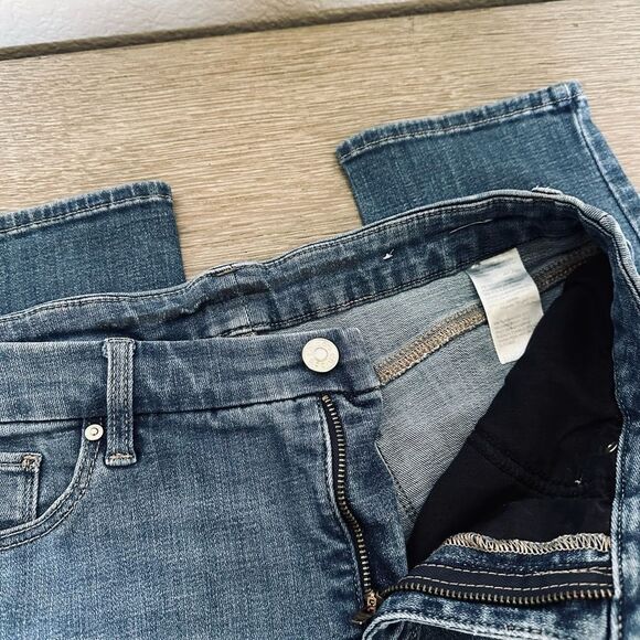 Chico’s So Slimming Cropped Denim Jeans .5 - Picture 3 of 6